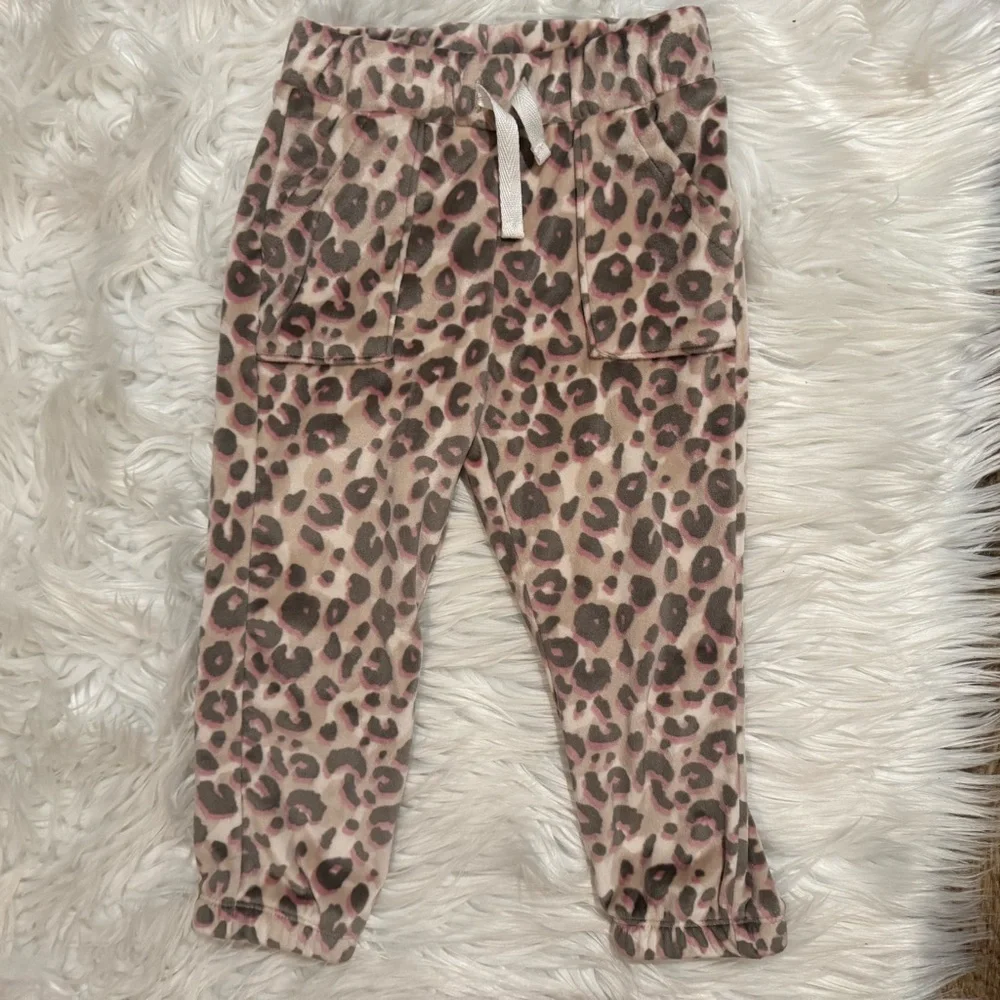 Cat‎ & Jack Girls 2T Leopard Velour Jogger Outfit Set